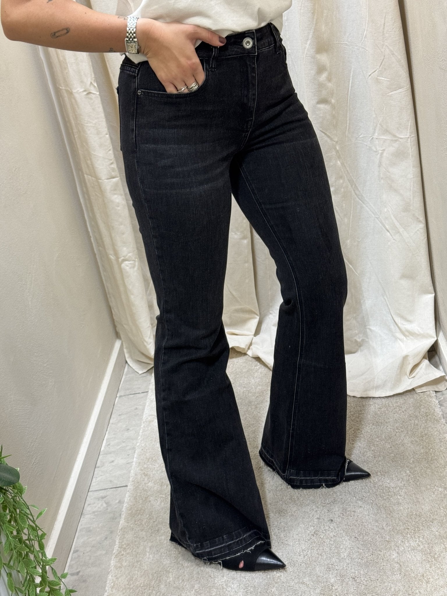Jeans a zampetta con orlo sfrangiato Susy Mix - GiuGiò | Shop online