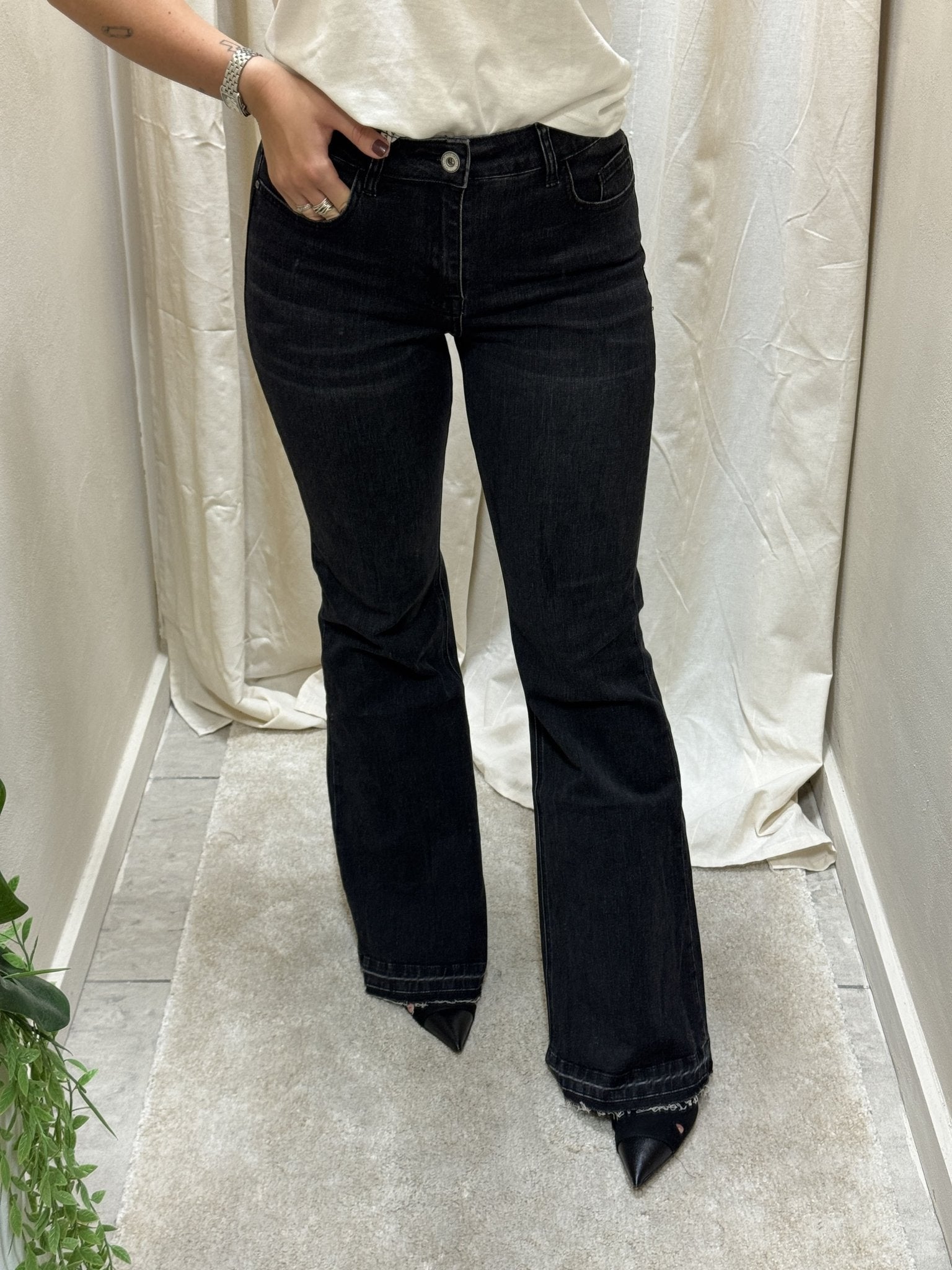 Jeans a zampetta con orlo sfrangiato Susy Mix - GiuGiò | Shop online
