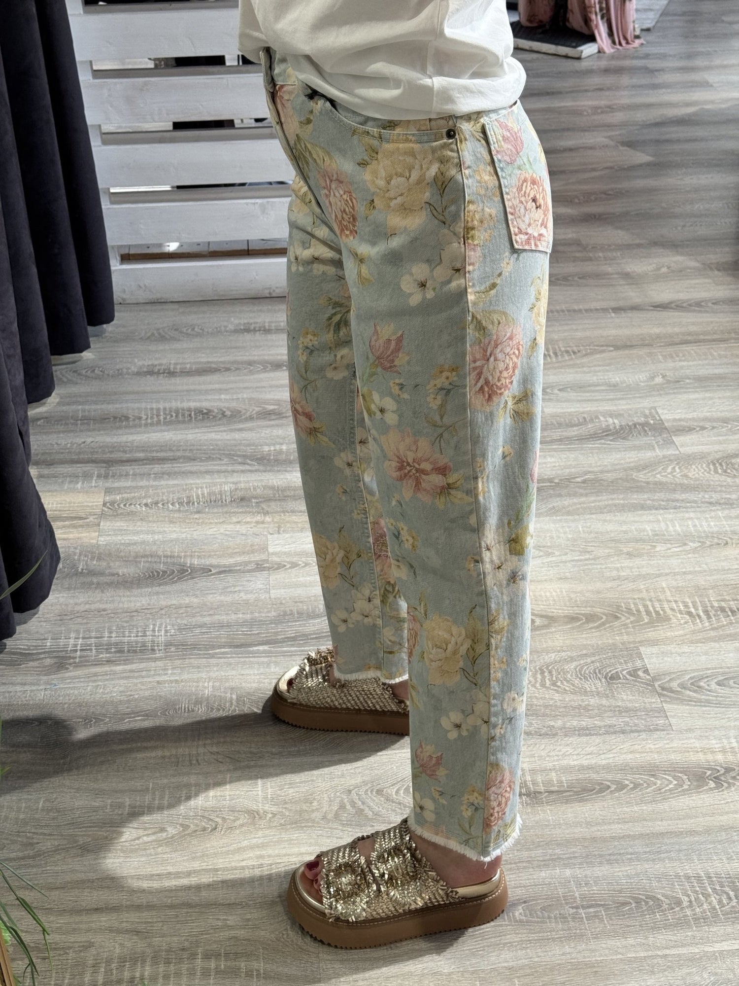 Jeans gamba dritta stampa floreale orlo sfrangiato Tensione In - GiuGiò | Shop online