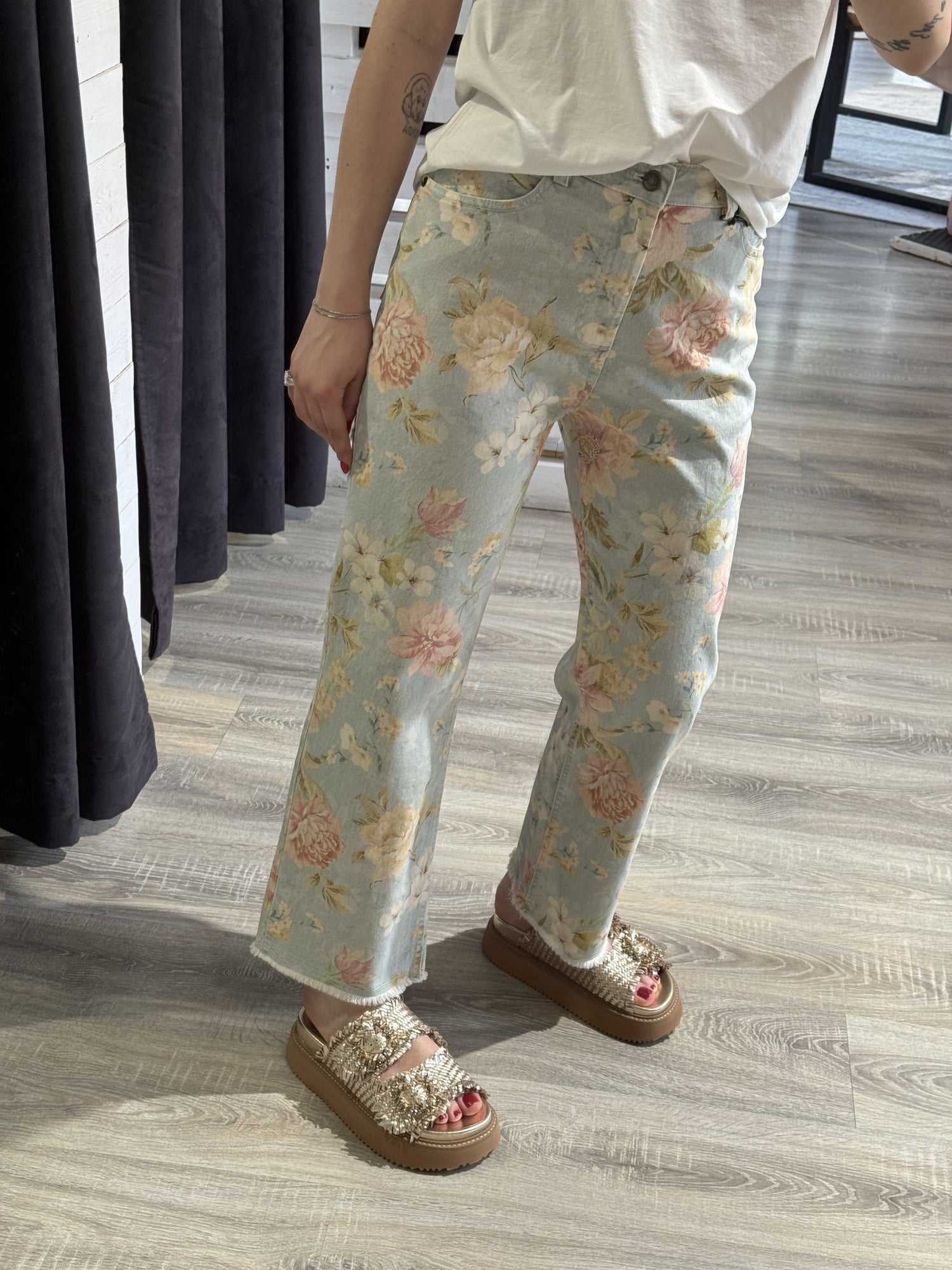 Jeans gamba dritta stampa floreale orlo sfrangiato Tensione In - GiuGiò | Shop online