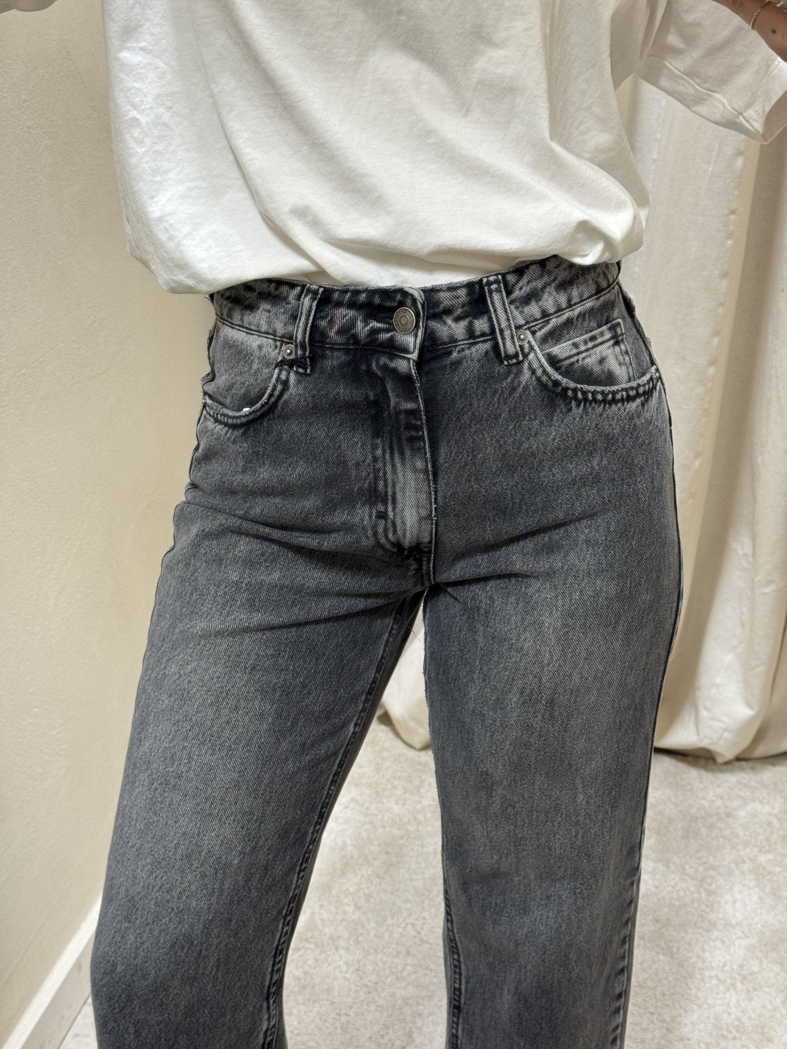 Jeans modello TOM sigaretta grigio Tensione In - GiuGiò | Shop online