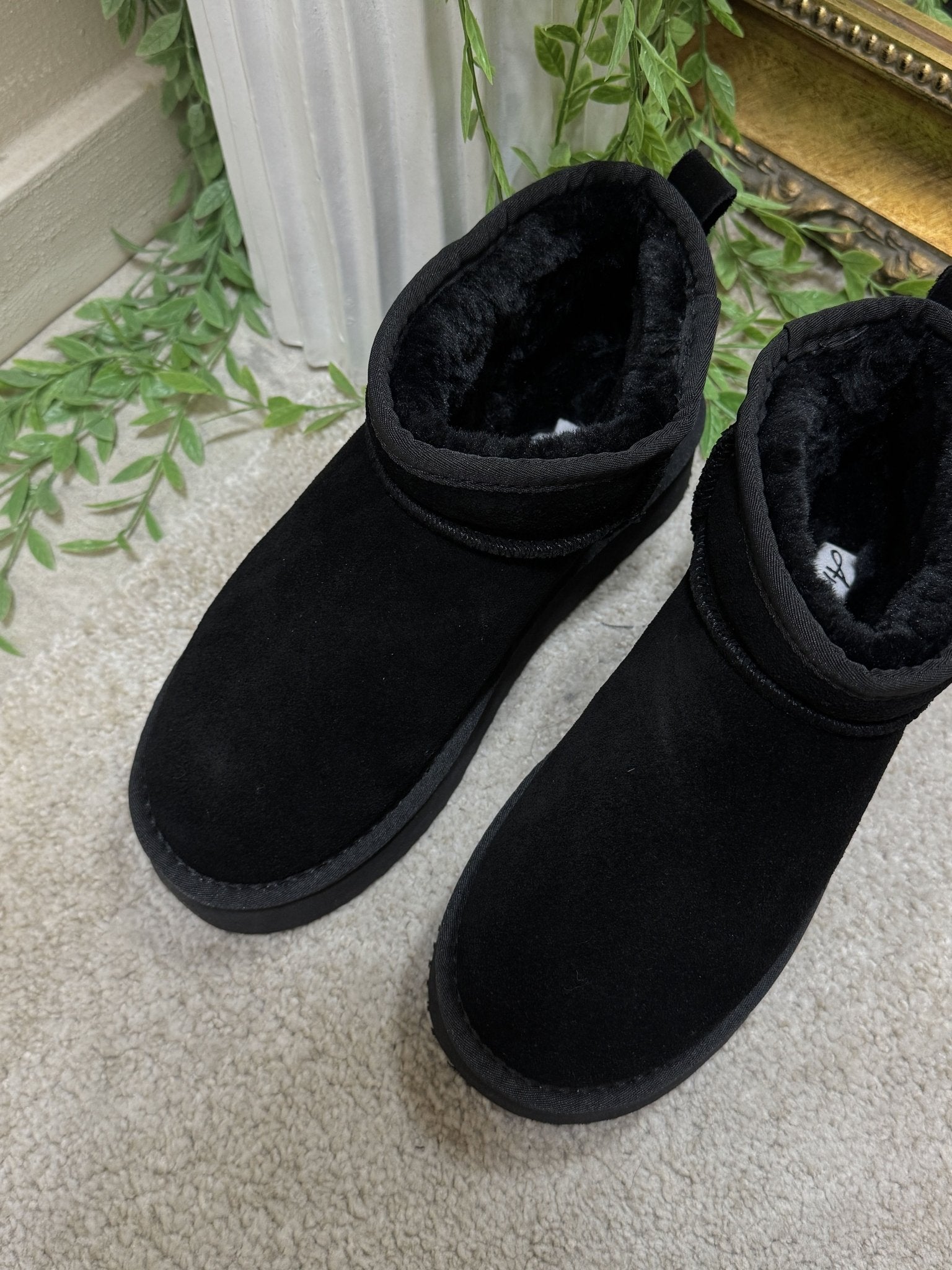 Mini boots in pelle scamosciata fondo in gomma Aria - GiuGiò | Shop online