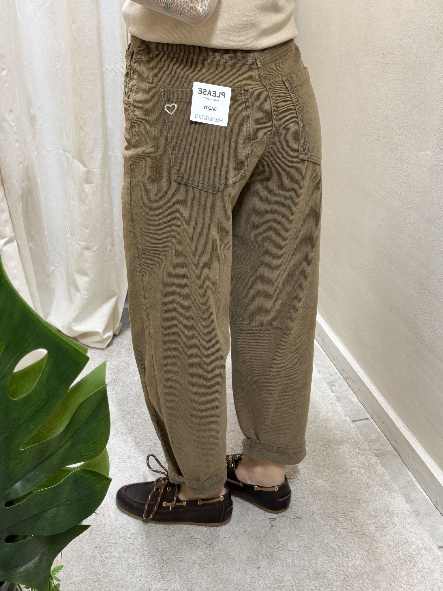 Pantalone carrot in velluto millerighe Please - GiuGiò | Shop online