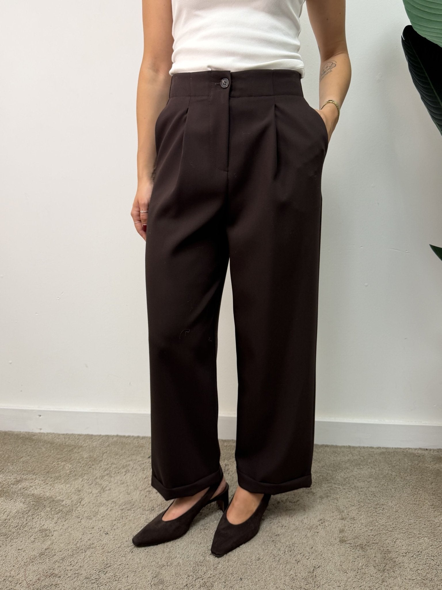 Pantalone dritto con pinces e risvolto Tensione In - GiuGiò | Shop online