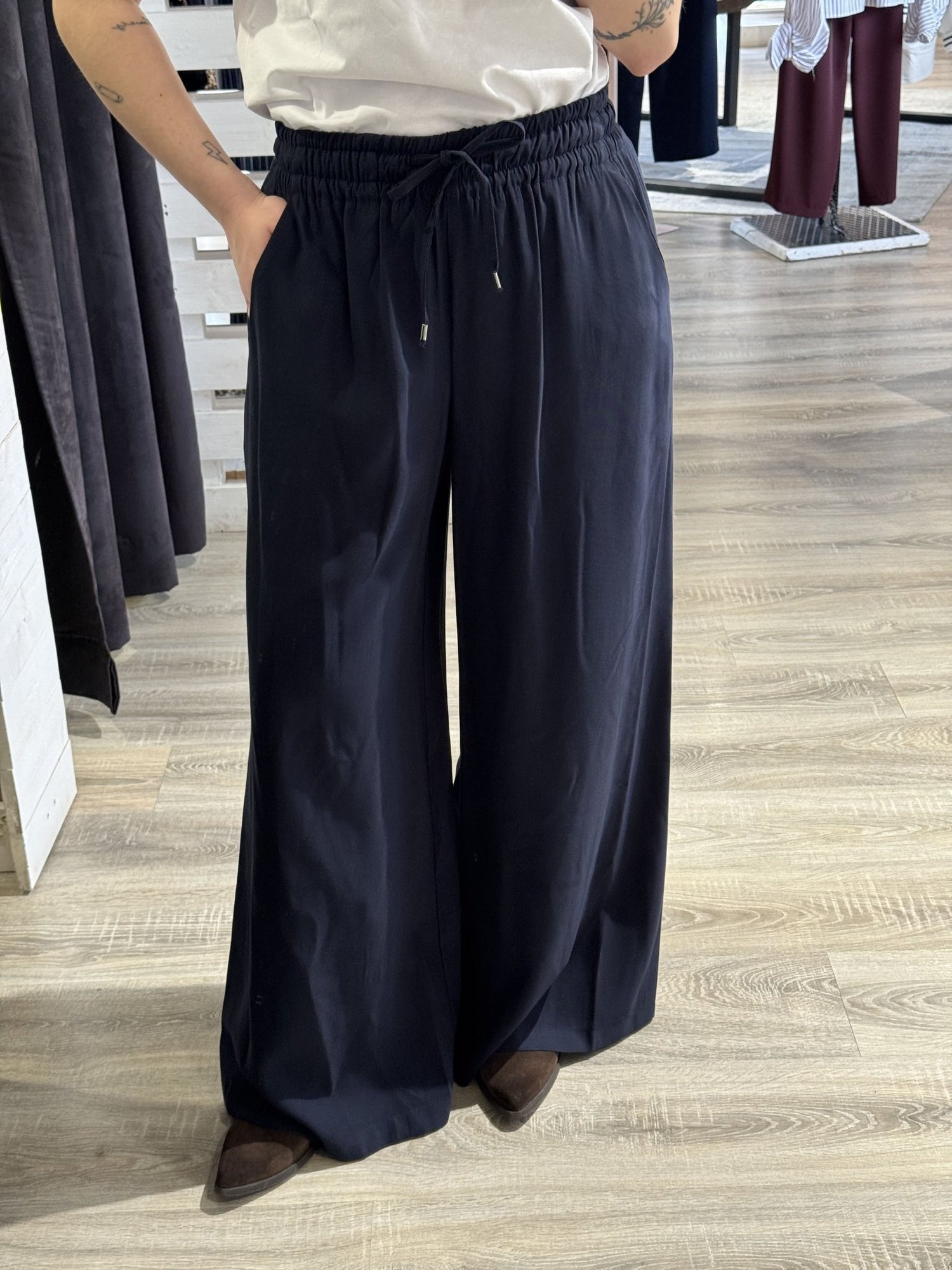 Pantalone gamba ampia con elastico in vita e coulisse Tensione In - GiuGiò | Shop online