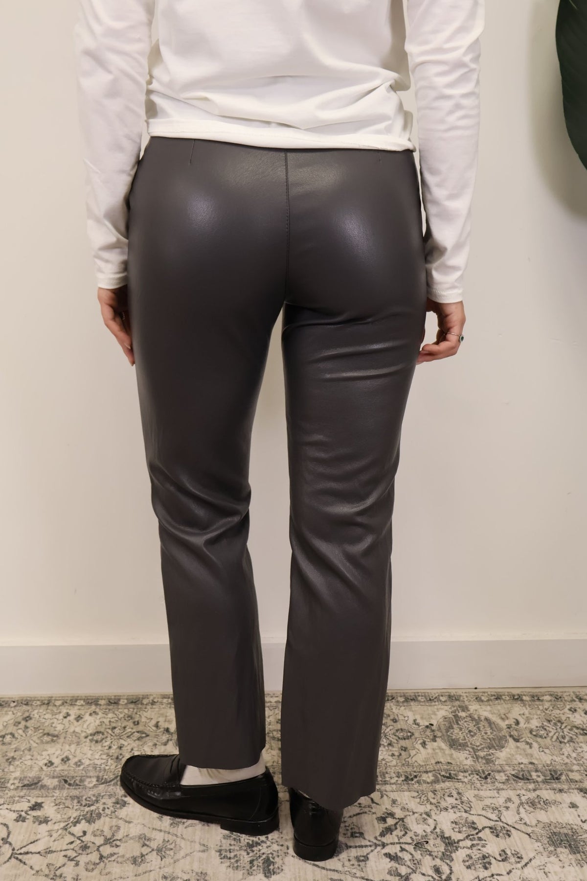 Pantalone mini flare ecopelle grigio Tensione In - GiuGiò | Shop online