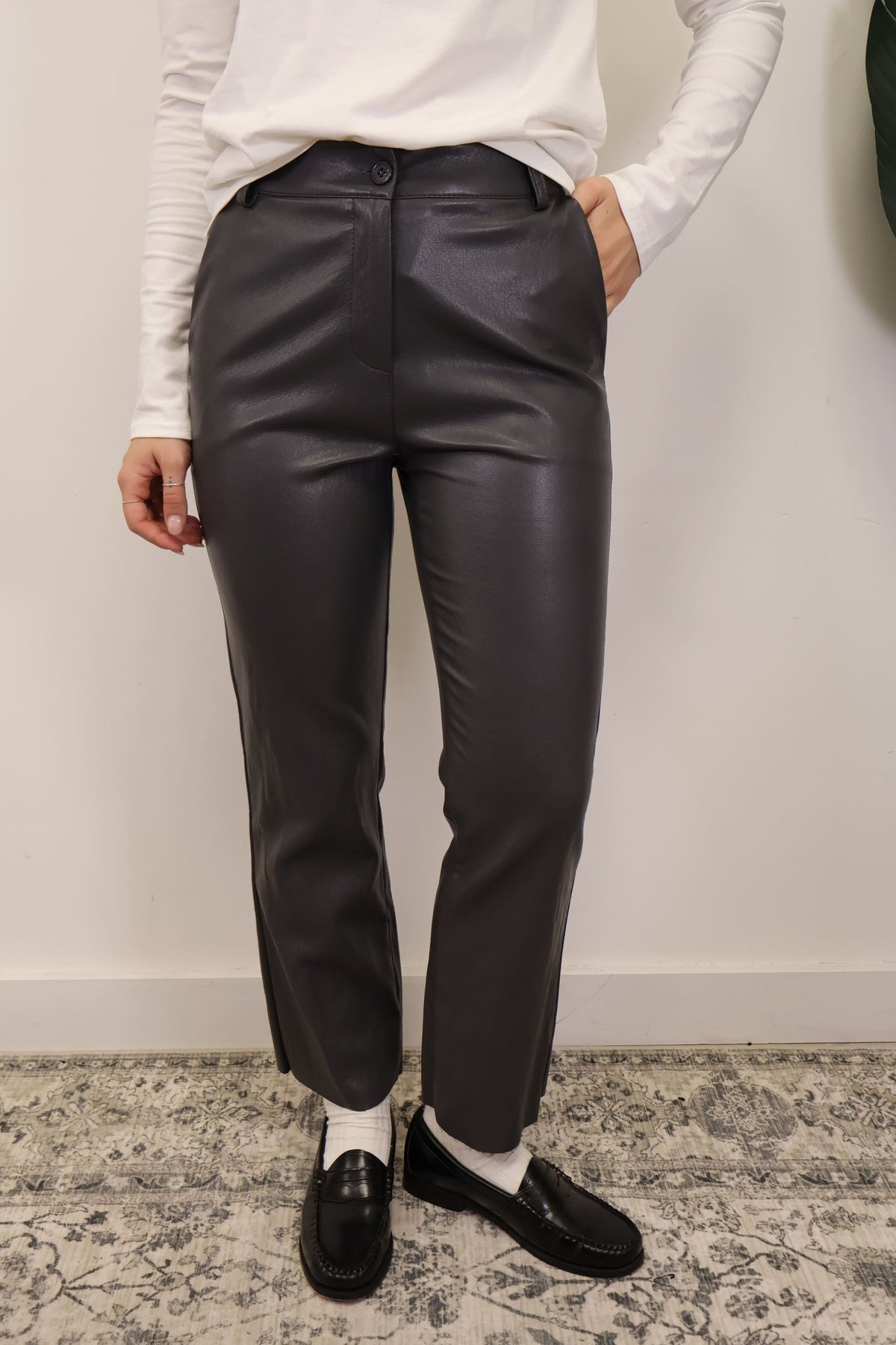 Pantalone mini flare ecopelle grigio Tensione In - GiuGiò | Shop online