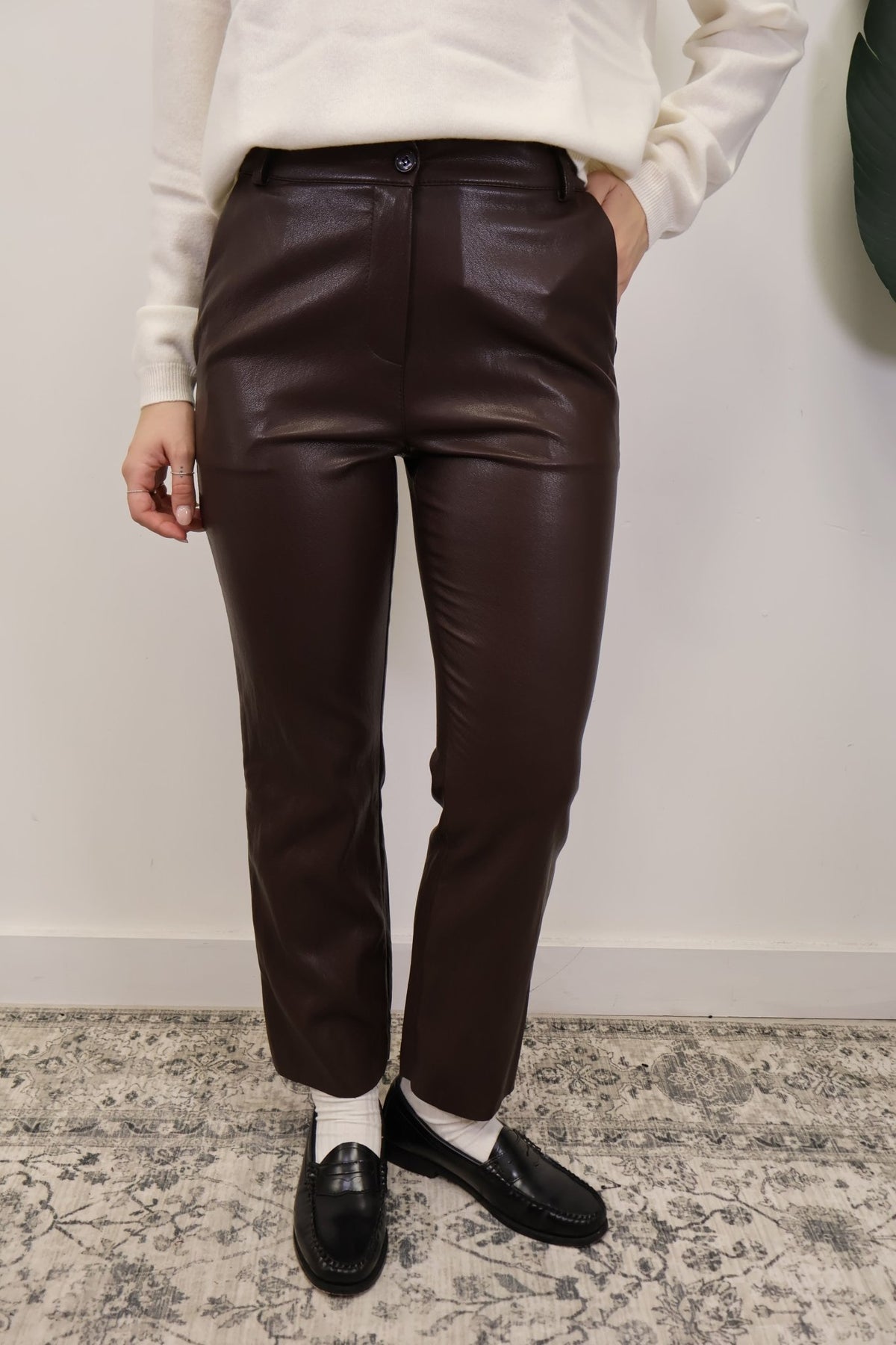 Pantalone mini flare ecopelle marrone Tensione In - GiuGiò | Shop online