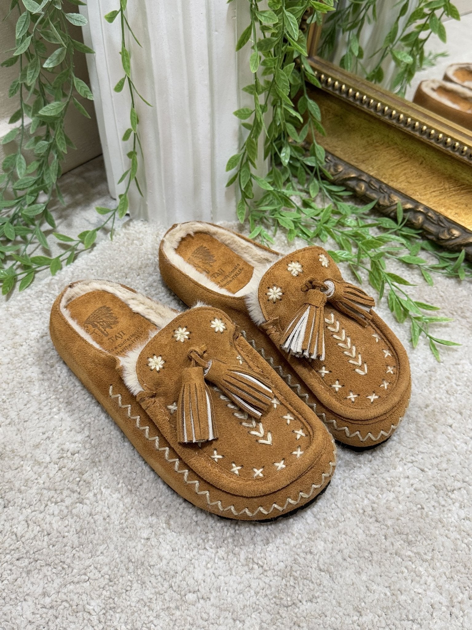 Sabot Kai con nappine e ricamo Taji - GiuGiò | Shop online