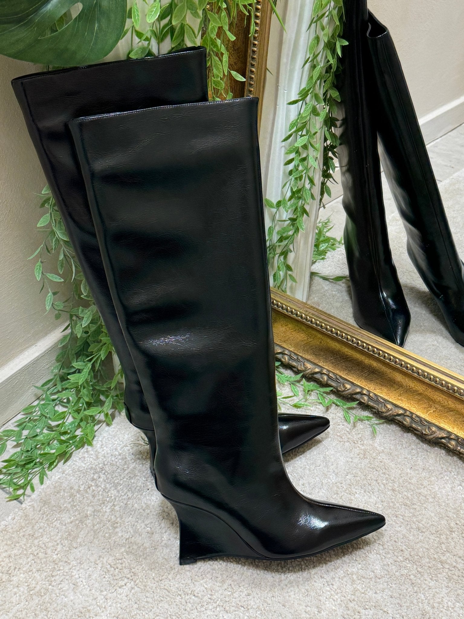Stivale alto con zeppa effetto vernice TFH - GiuGiò | Shop online