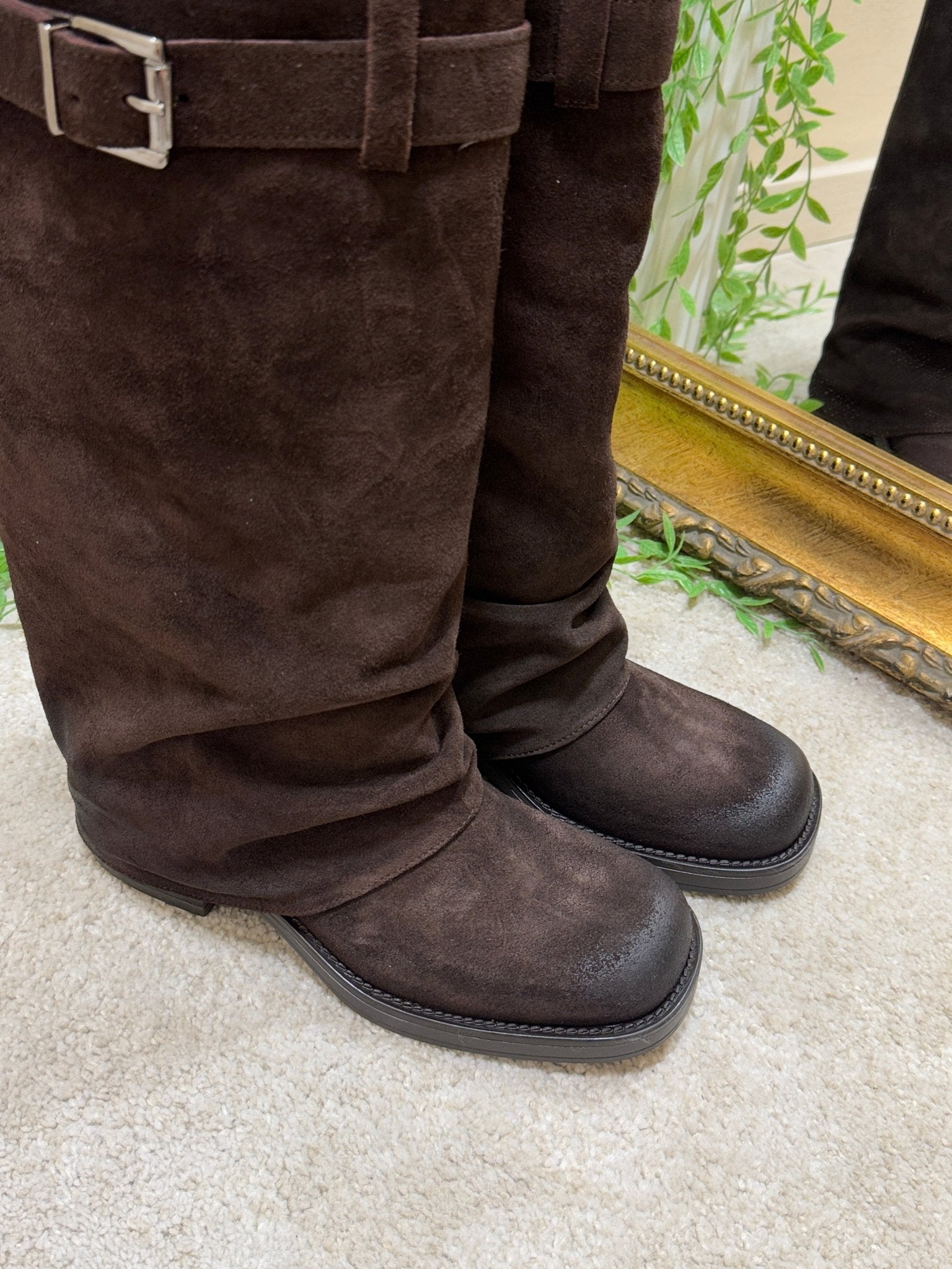 Stivale rovesciato in crosta con fibbia Noa - GiuGiò | Shop online