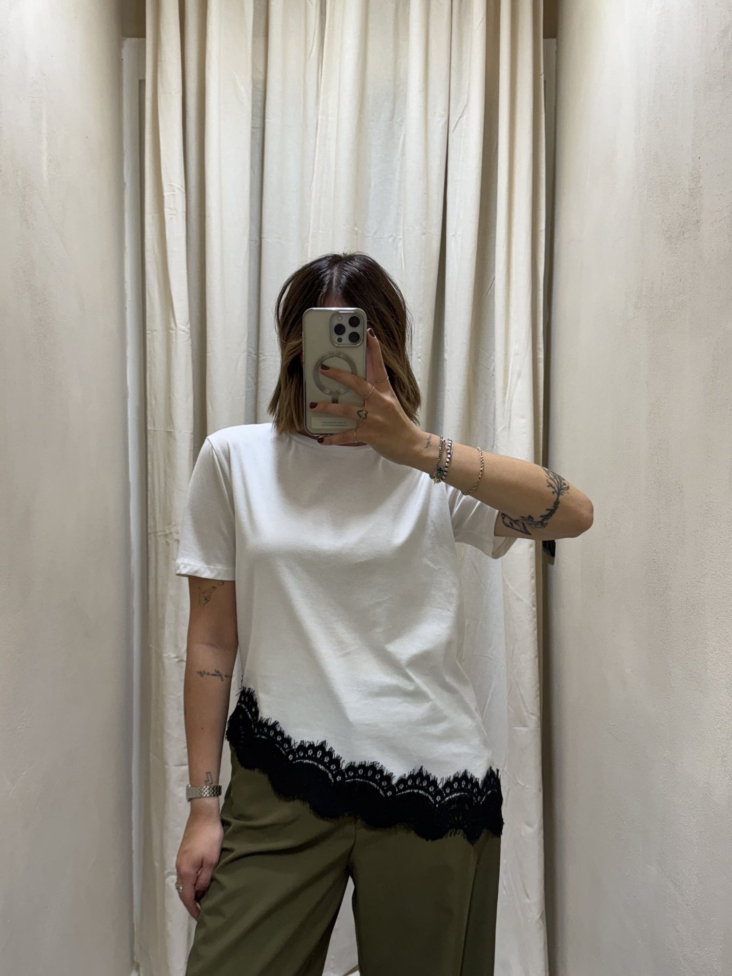 T-shirt asimmetrica inserti pizzo Tensione In - GiuGiò | Shop online