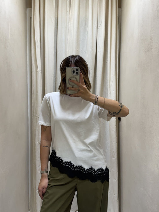 T-shirt asimmetrica inserti pizzo Tensione In - GiuGiò | Shop online