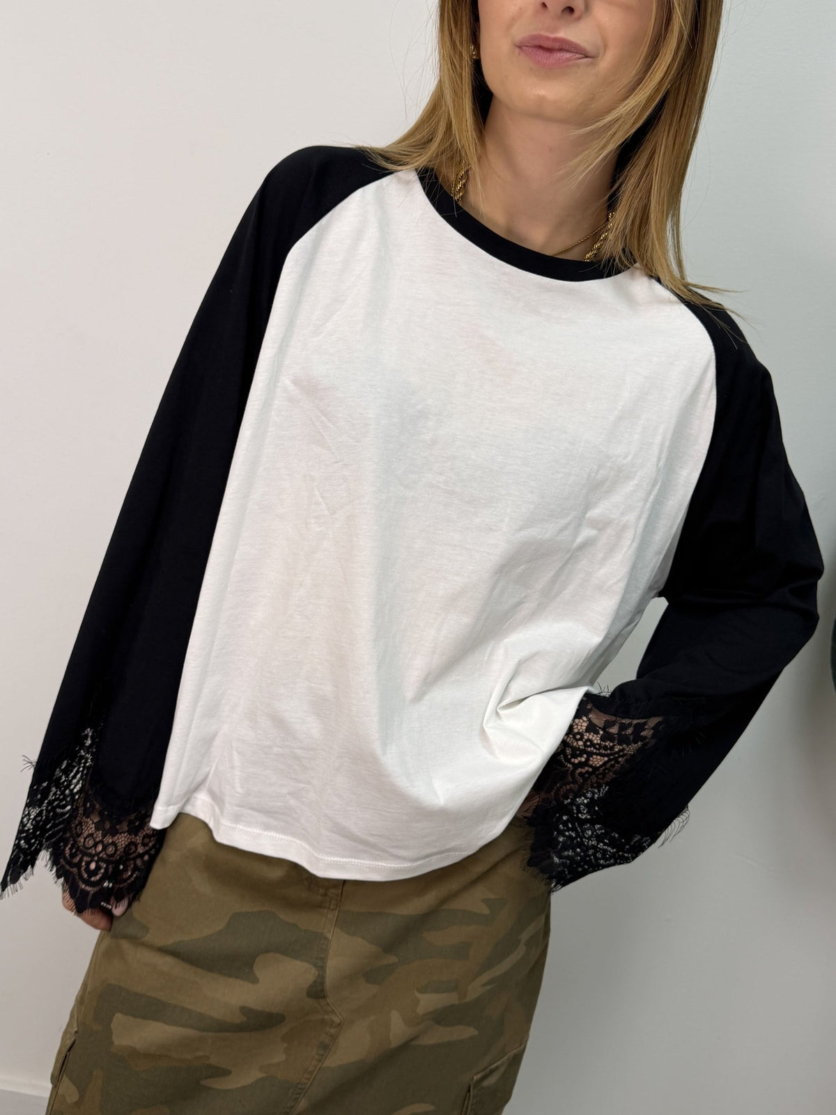 T-Shirt baseball girocollo con pizzo sui polsi Tensione In - GiuGiò | Shop online