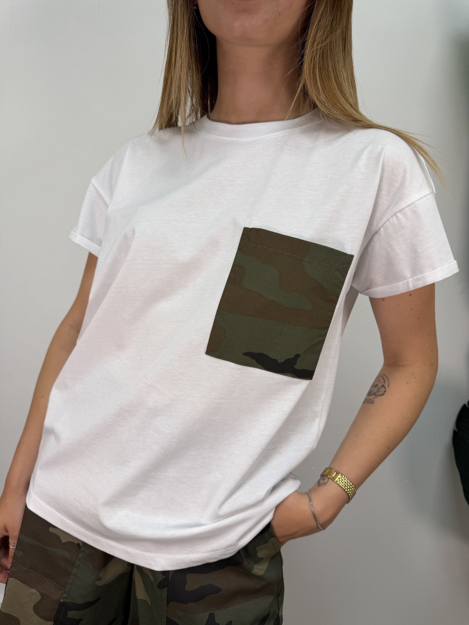T-shirt con taschino camouflage Tensione In - GiuGiò | Shop online