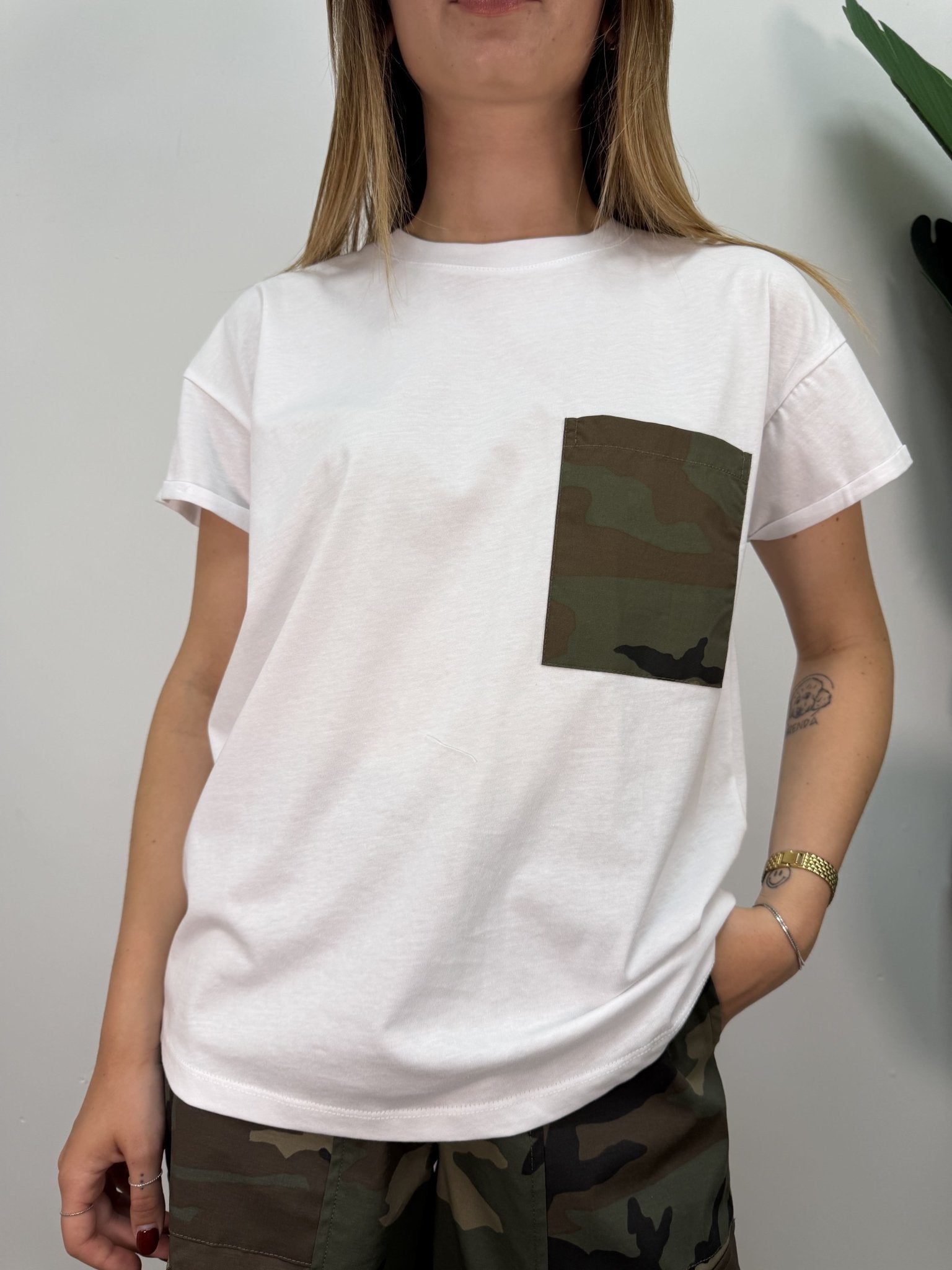 T-shirt con taschino camouflage Tensione In - GiuGiò | Shop online