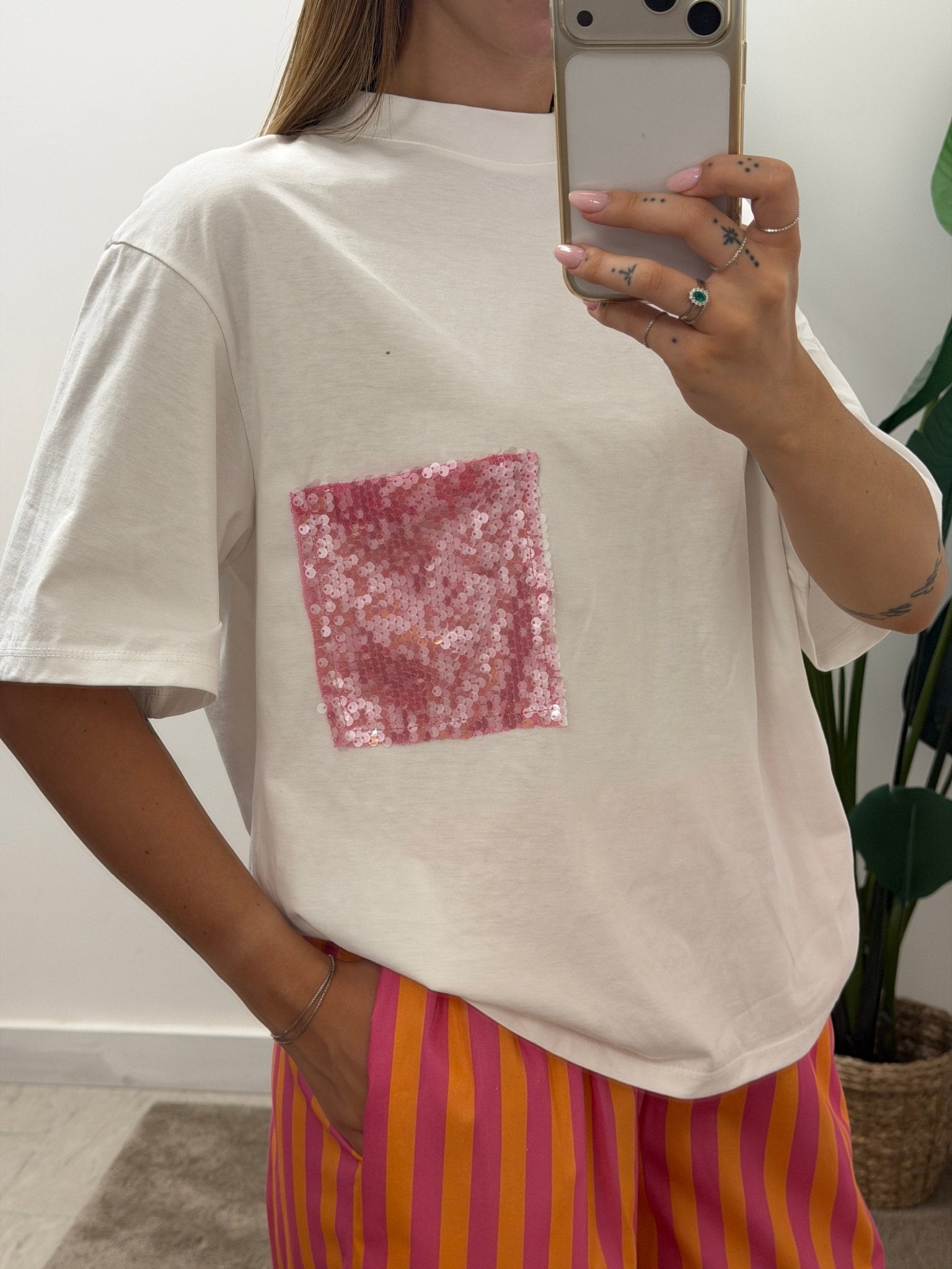 T-shirt con taschino paillettes rosa Tensione In - GiuGiò | Shop online