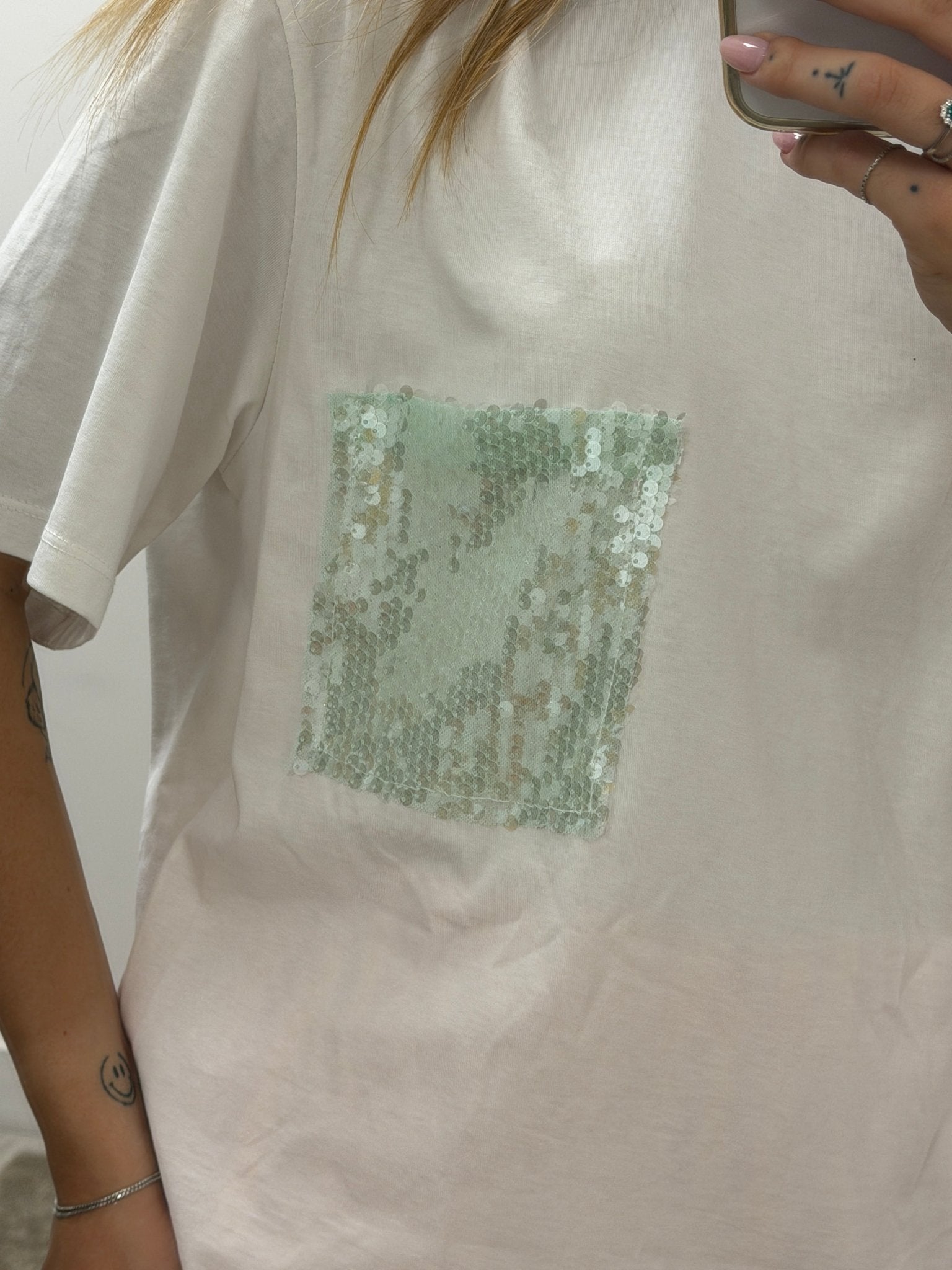 T-shirt con taschino paillettes verde Tensione In - GiuGiò | Shop online