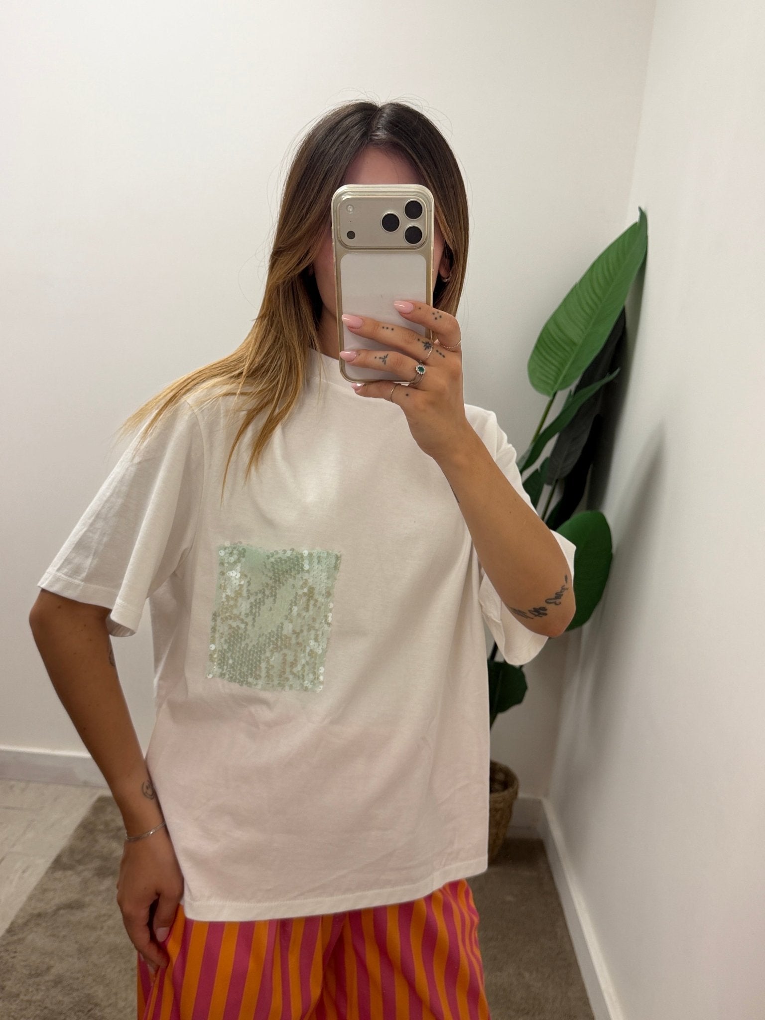 T-shirt con taschino paillettes verde Tensione In - GiuGiò | Shop online