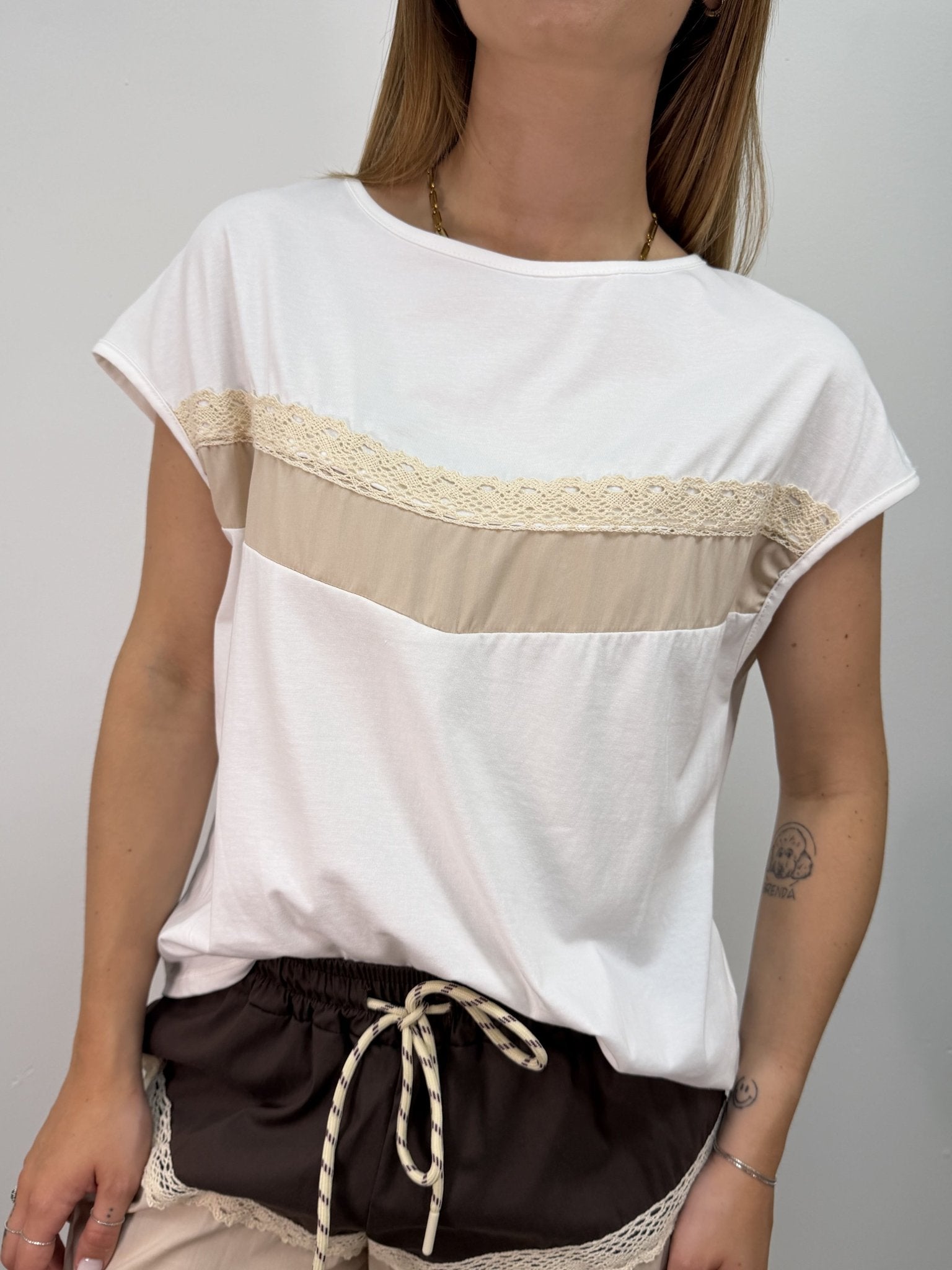 T-shirt girocollo con banda colorata Susy Mix - GiuGiò | Shop online