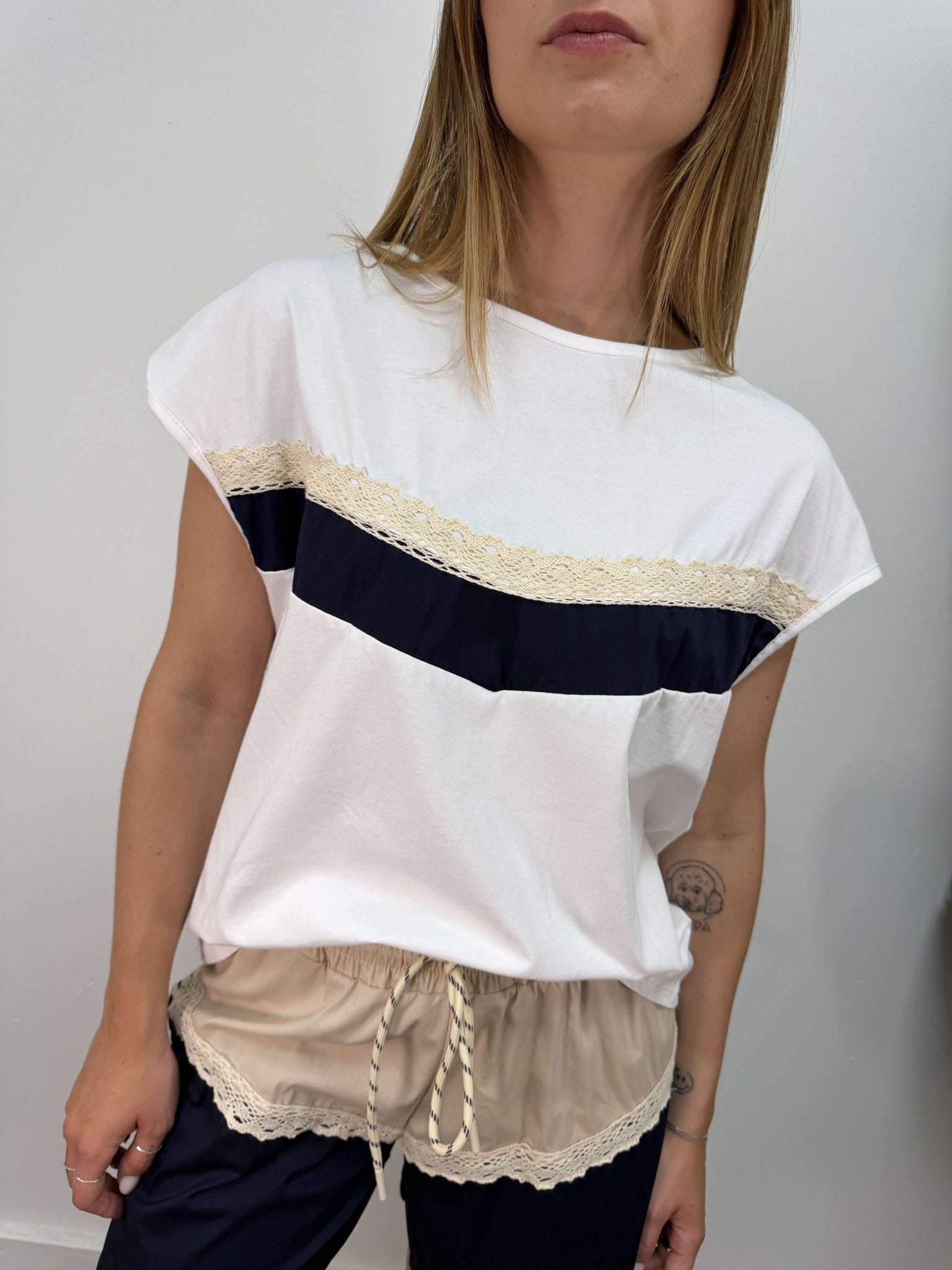 T-shirt girocollo con banda colorata Susy Mix - GiuGiò | Shop online