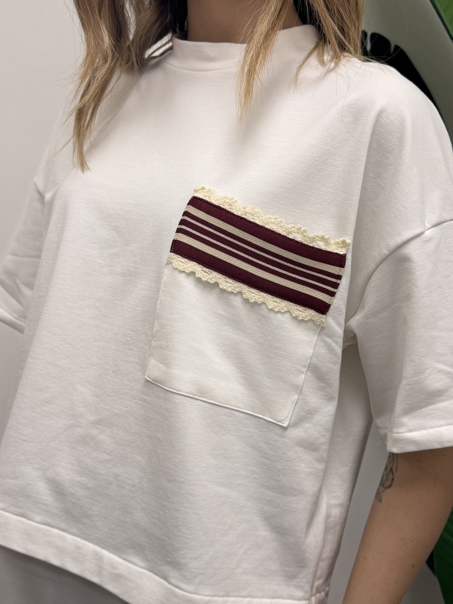 T-Shirt girocollo con inserto trasversale in pizzo Dixie - GiuGiò | Shop online