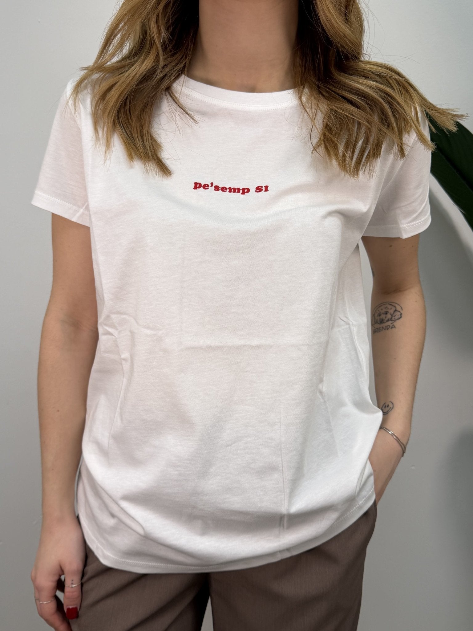 T-Shirt girocollo con ricamo "Pe' semp si" VICOLO - GiuGiò | Shop online