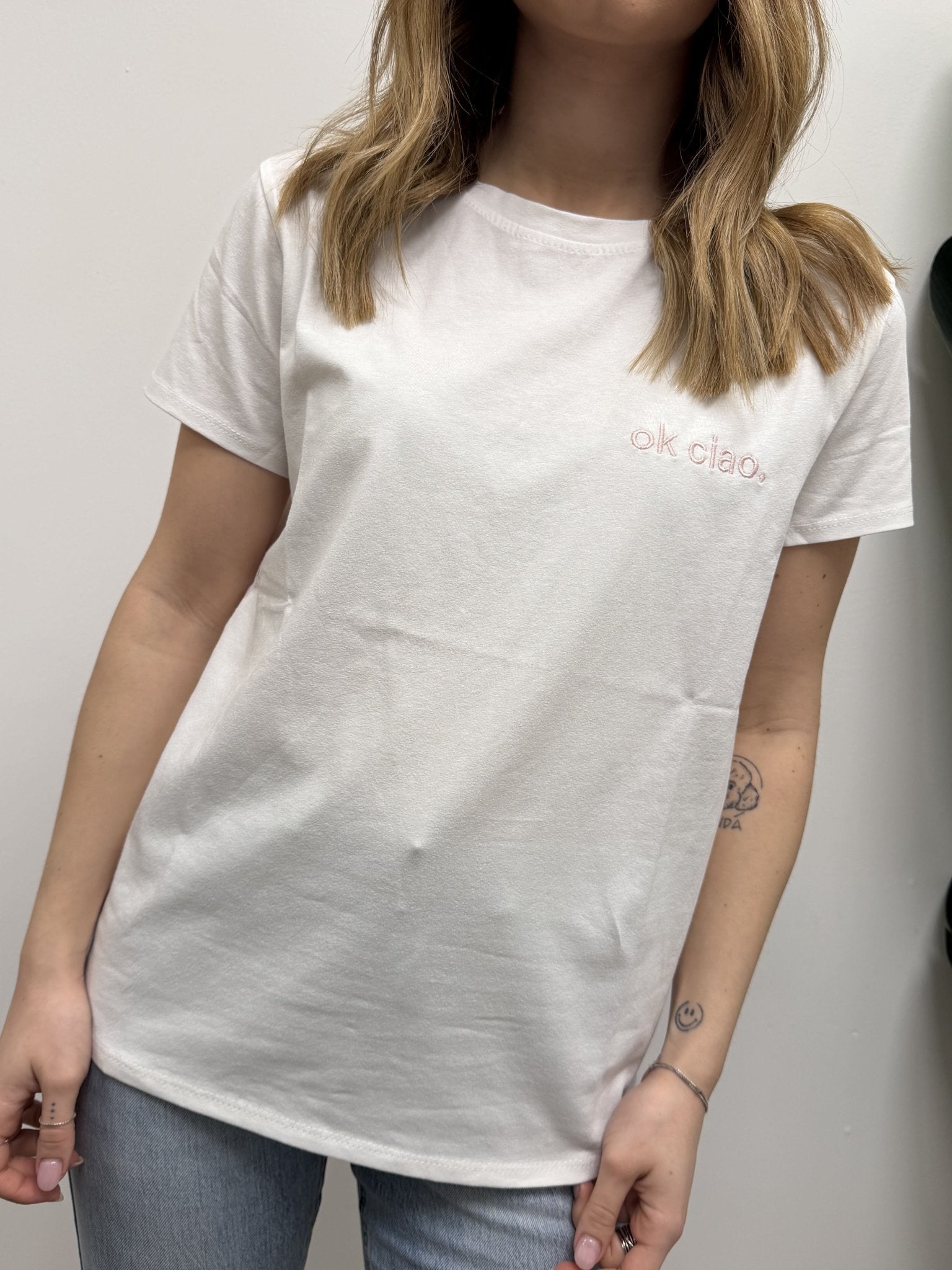 T-Shirt girocollo ricamo "Ok Ciao" VICOLO - GiuGiò | Shop online