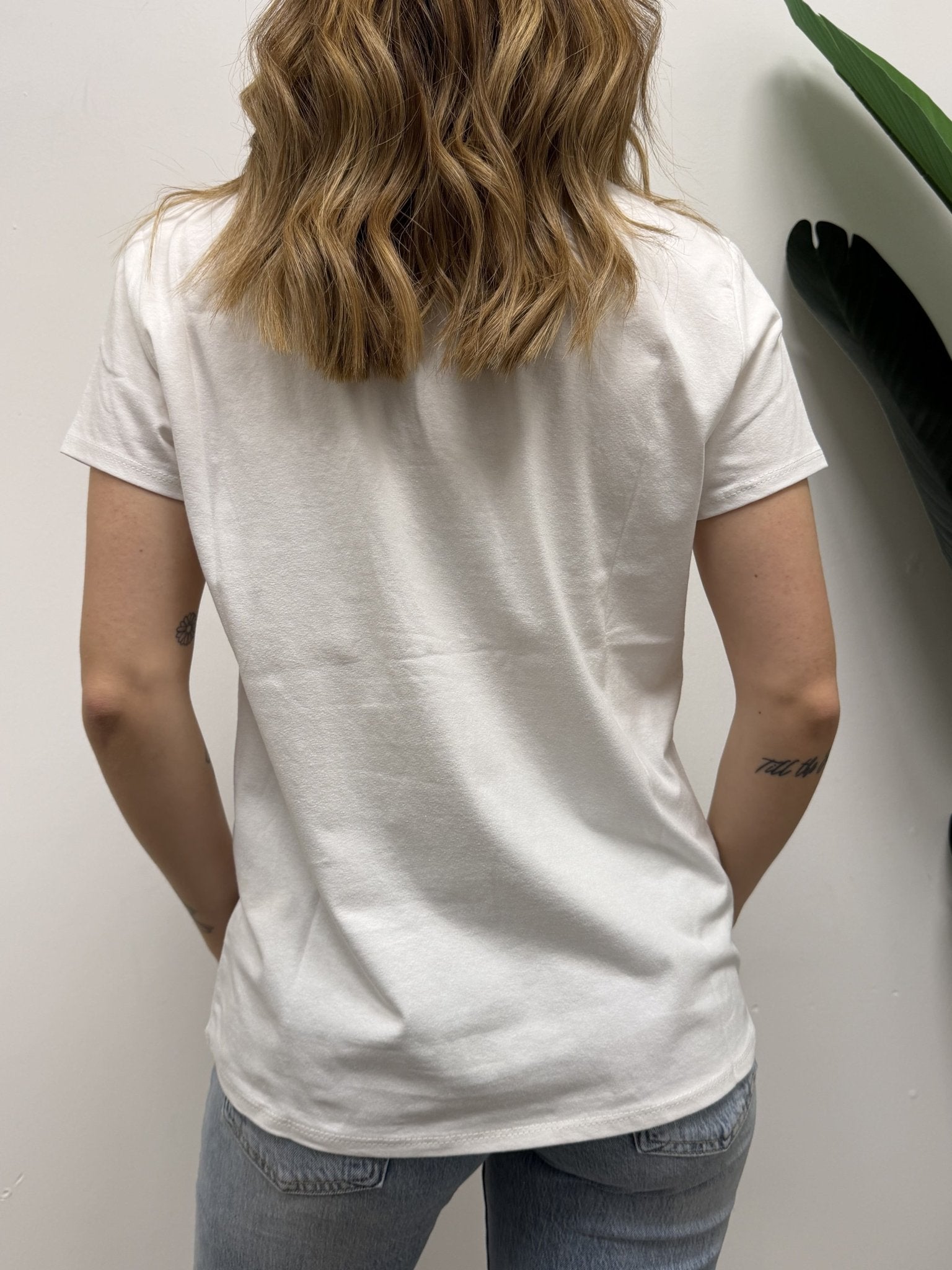 T-shirt girocollo ricamo "Tutt'apposto" VICOLO - GiuGiò | Shop online