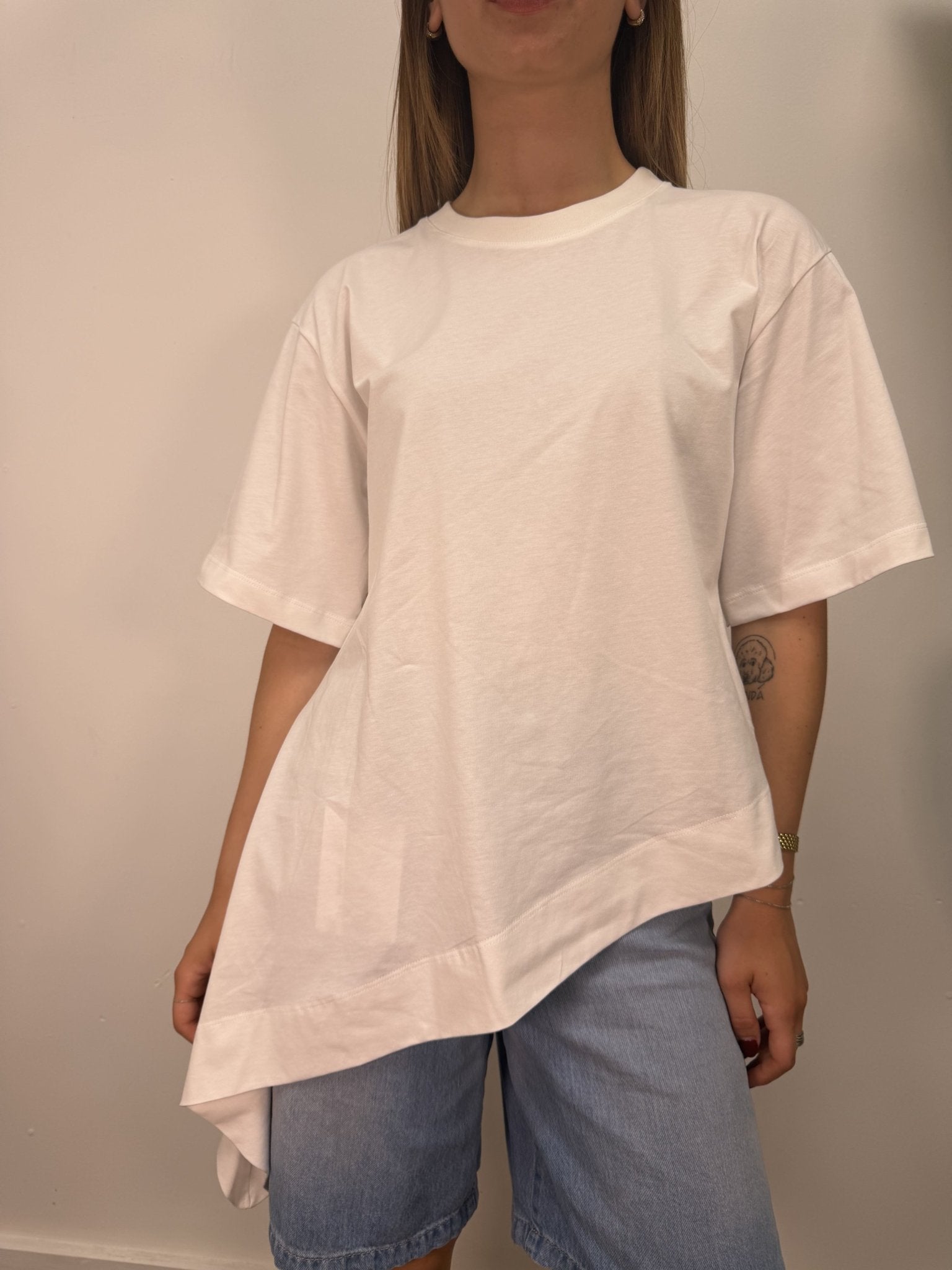 T-Shirt in cotone taglio trasversale VICOLO - GiuGiò | Shop online