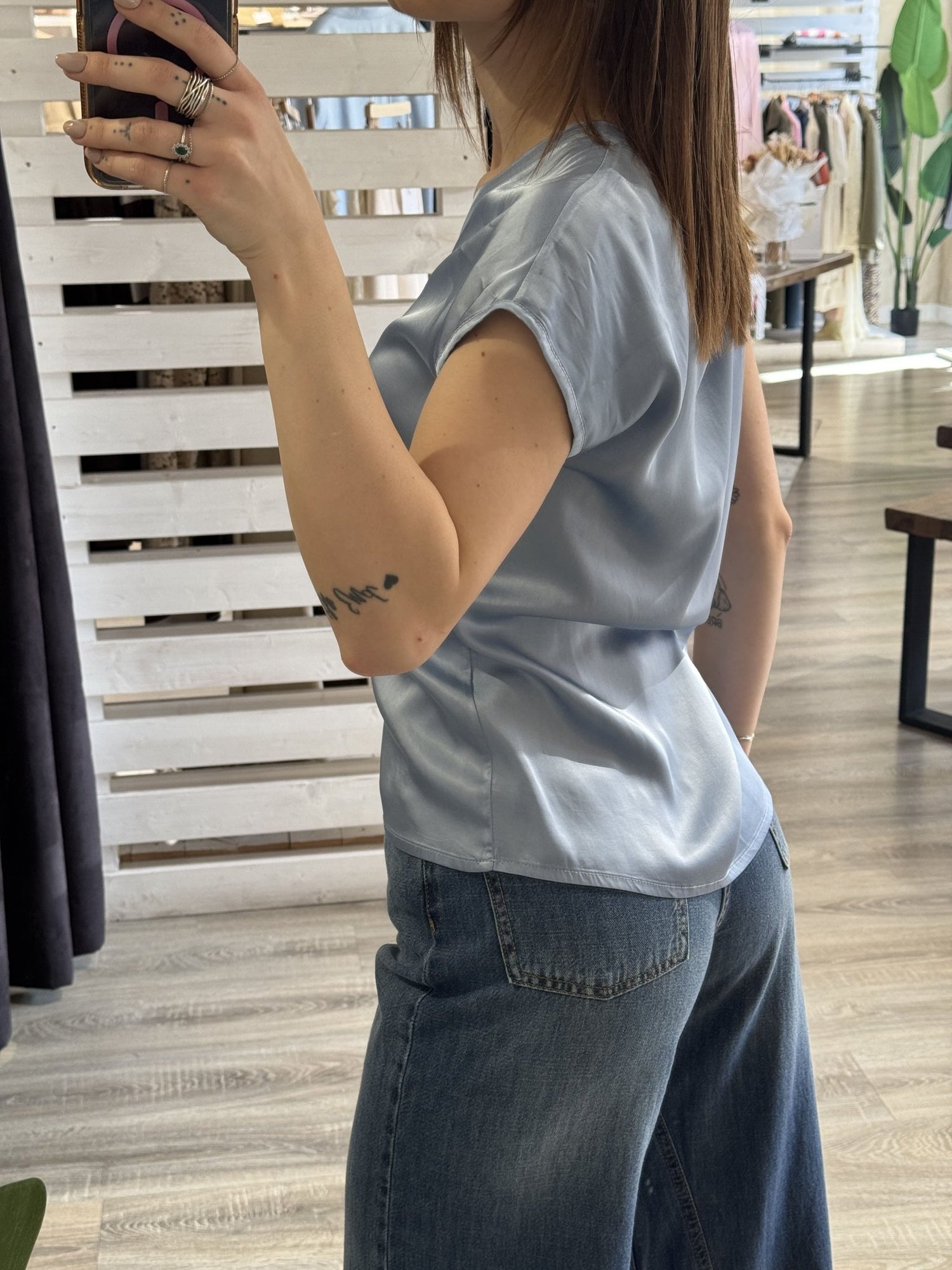 T-shirt scollo V in viscosa Tensione In - GiuGiò | Shop online