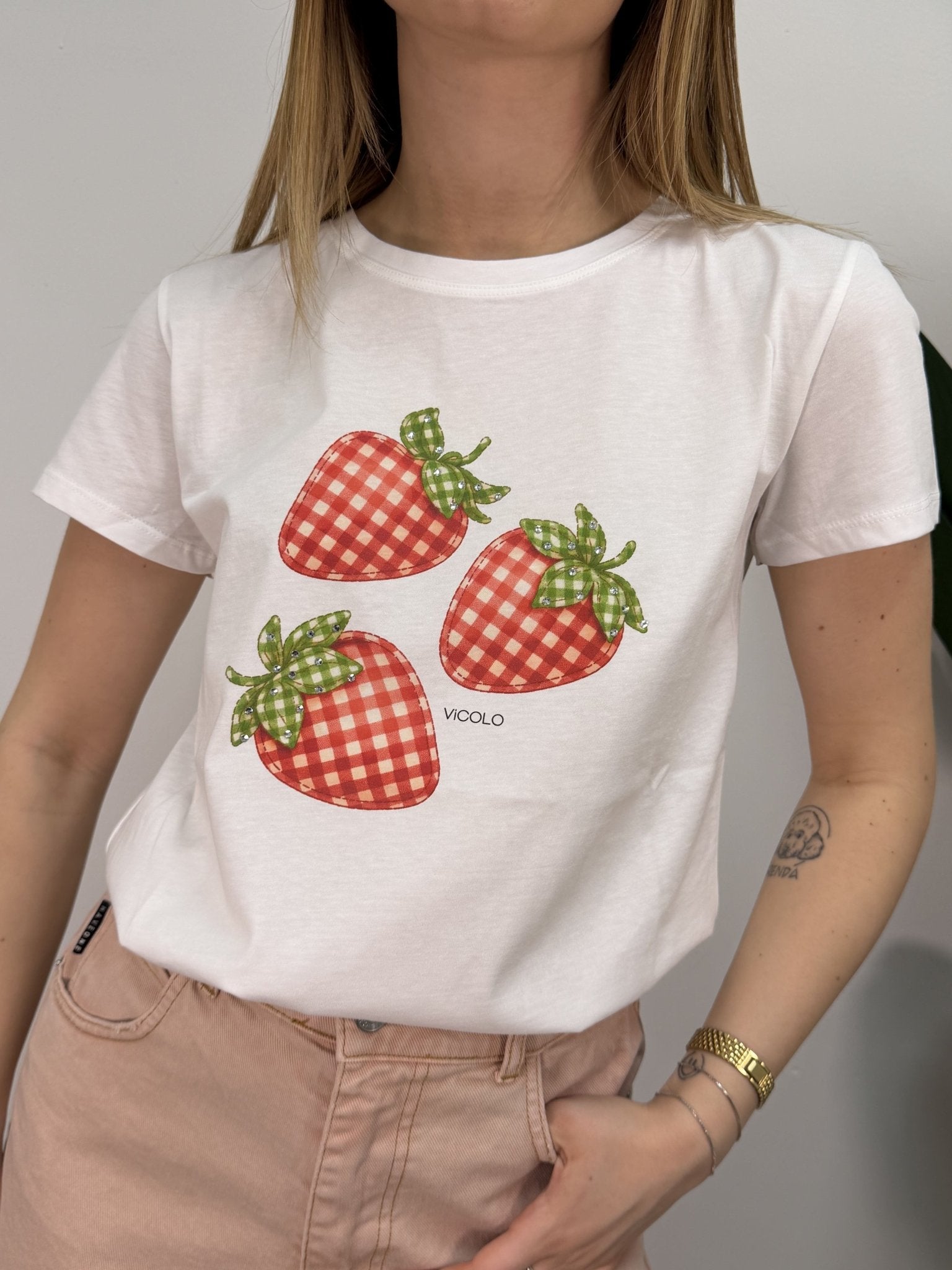 T-shirt slim stampa fragole VICOLO - GiuGiò | Shop online