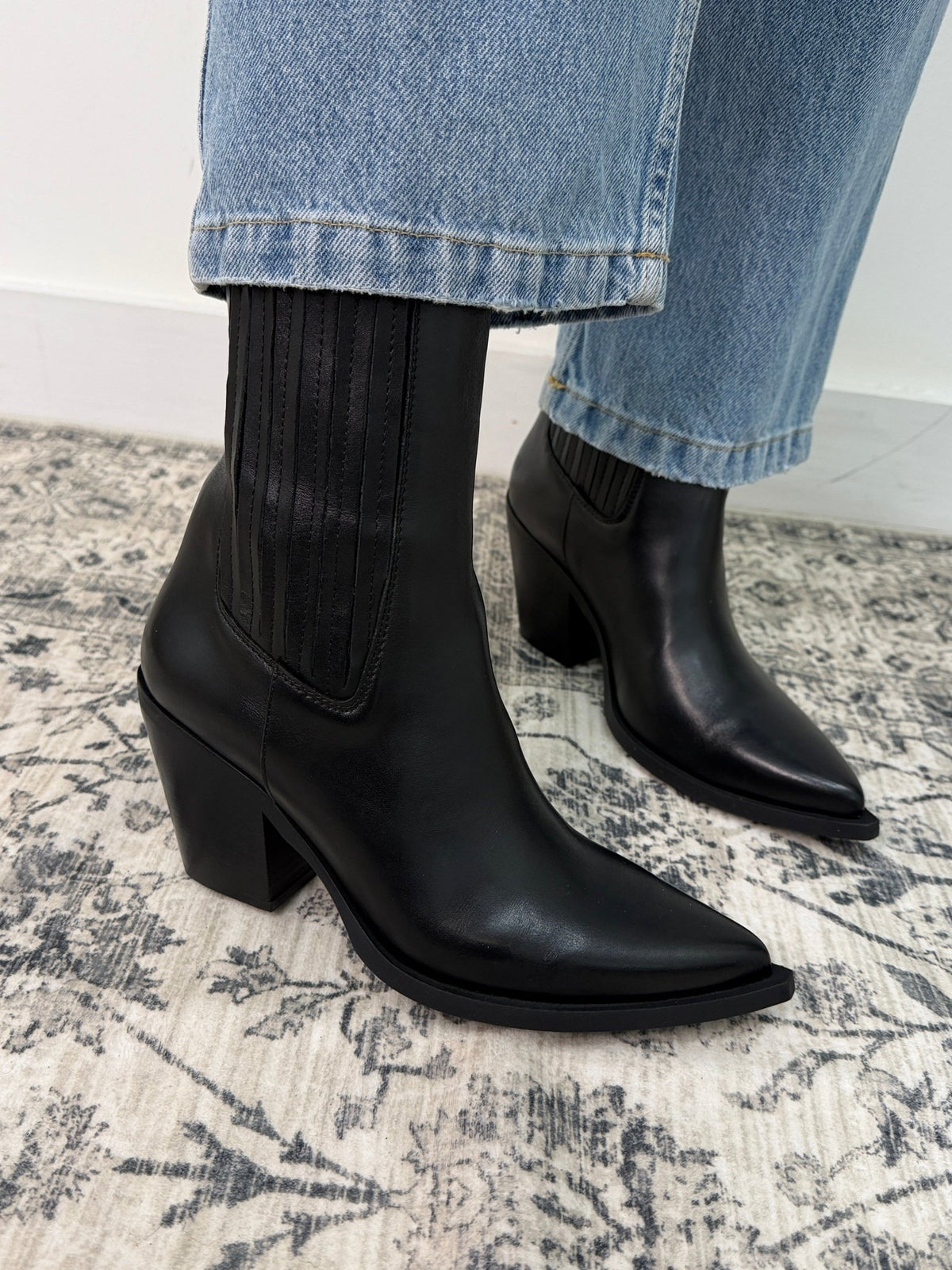 Texano basso in pelle con elastici Noa - GiuGiò | Shop online