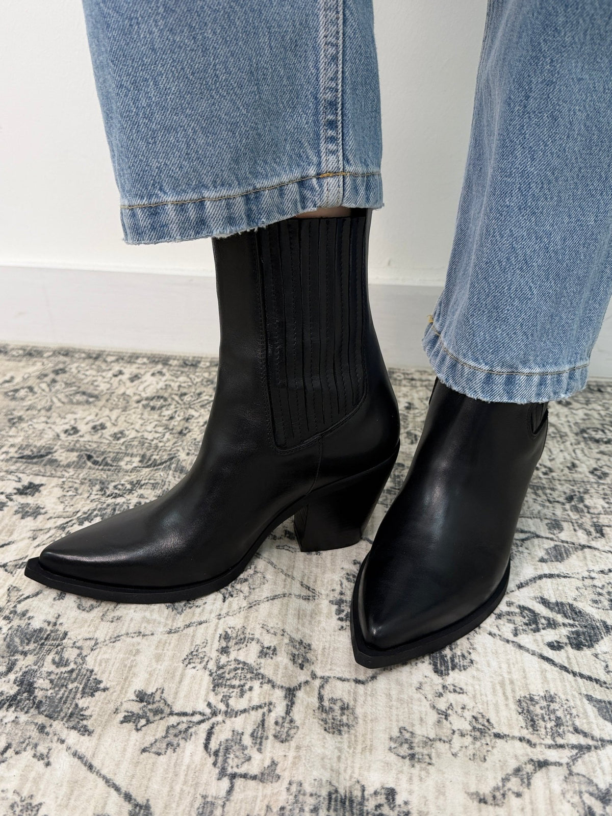 Texano basso in pelle con elastici Noa - GiuGiò | Shop online